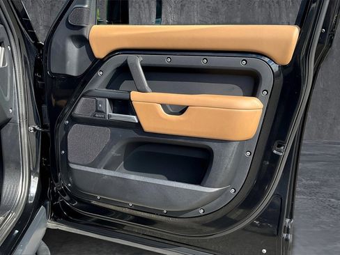 Used 2025 Land Rover Defender 110 V8 image 24