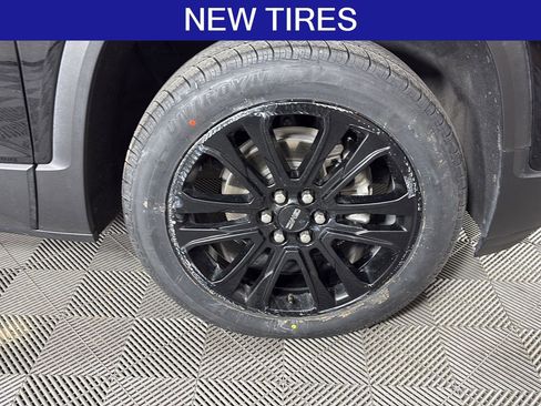 Used 2022 GMC Acadia SLE w/ Driver Convenience Package image 11