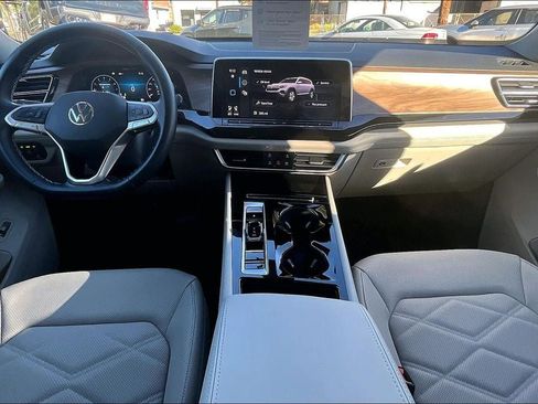 Certified 2026 Volkswagen Atlas SE w/ Black Wheel Package image 15