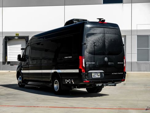 Used 2023 Mercedes-Benz Sprinter 3500 image 9