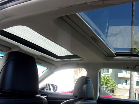 Used 2010 Lexus ES 350 image 10