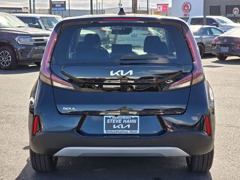 Used 2023 Kia Soul LX w/ LX Technology Package image 4