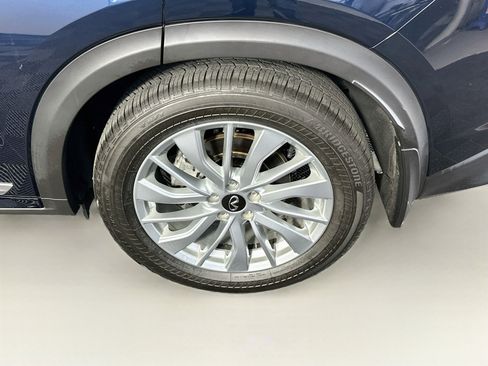 Used 2023 INFINITI QX50 Luxe w/ Accent Package FWD image 11