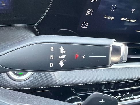 Used 2025 Chevrolet Equinox LT FWD image 32