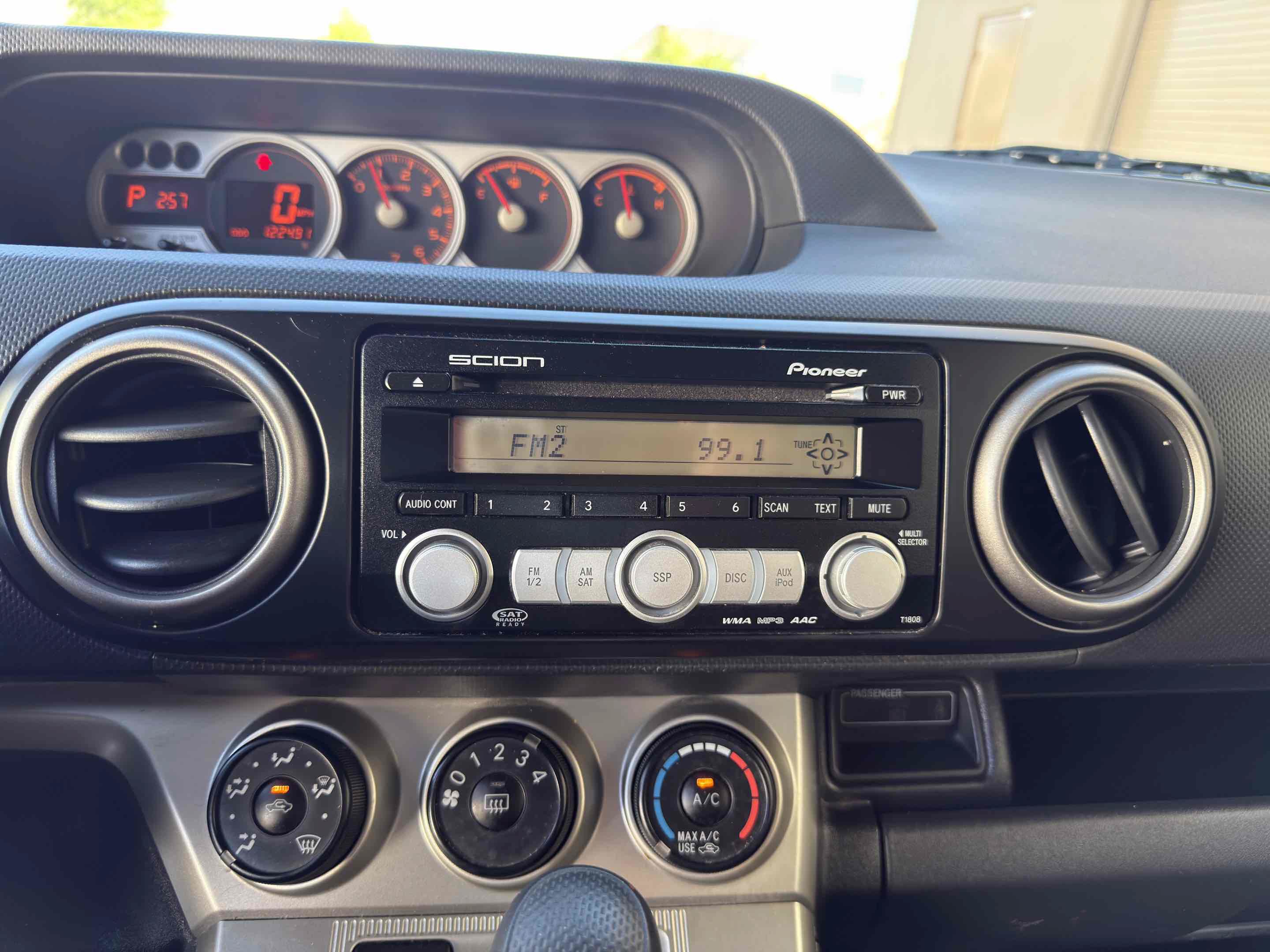 Used 2008 Scion xB FWD image 27