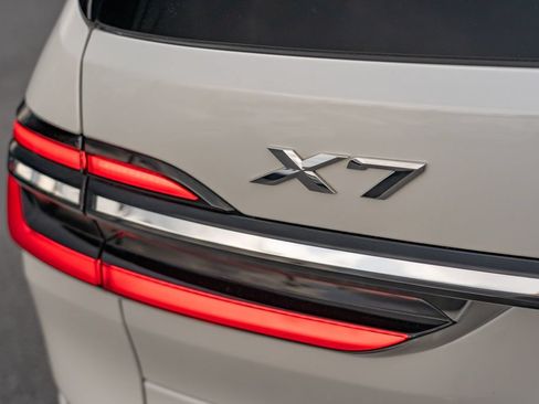 Used 2023 BMW X7 xDrive40i w/ M Sport Package AWD/4WD image 6