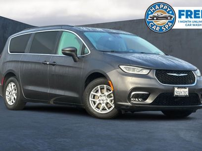 Used 2022 Chrysler Pacifica Touring-L
