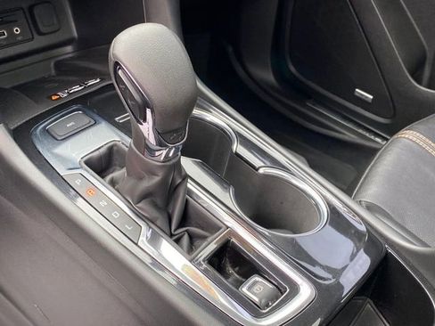 Used 2022 Chevrolet Equinox Premier image 11