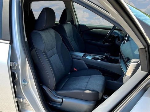 Used 2025 Nissan Rogue SV FWD image 30