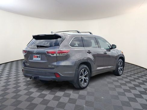 Used 2016 Toyota Highlander XLE AWD/4WD image 5