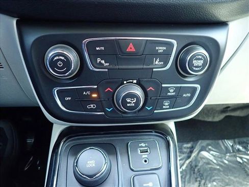 Used 2021 Jeep Compass Limited AWD/4WD image 19