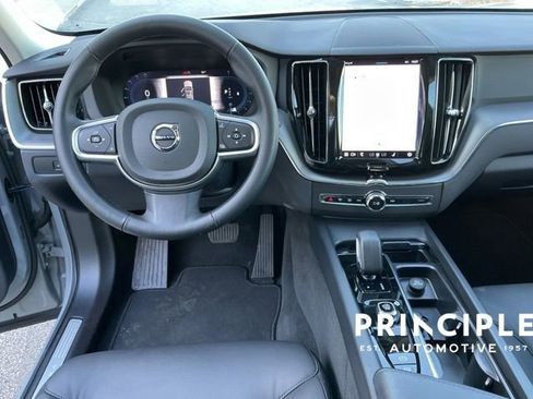 Certified 2025 Volvo XC60 B5 Core image 12