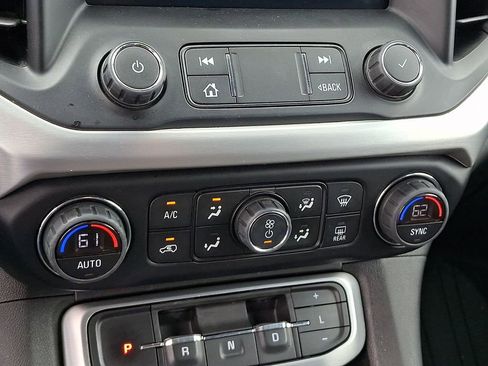 Used 2021 GMC Acadia SLE w/ Driver Convenience Package FWD image 15