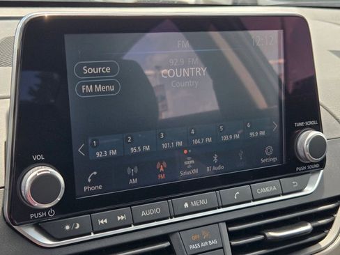 Used 2024 Nissan Altima 2.5 SV image 14