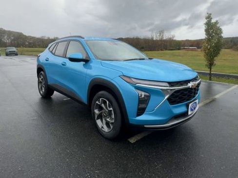New 2026 Chevrolet Trax LT FWD image 2