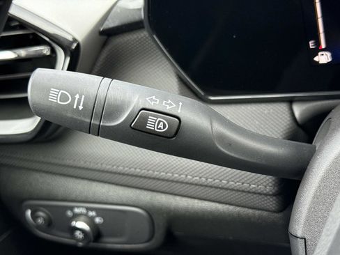 Used 2025 Chevrolet TrailBlazer LT w/ Convenience Package image 9