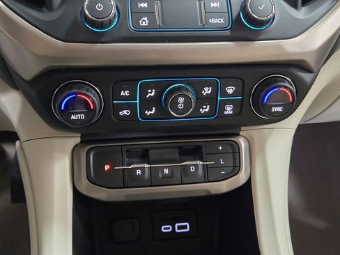 Used 2021 GMC Acadia Denali w/ Denali Technology Package image 30