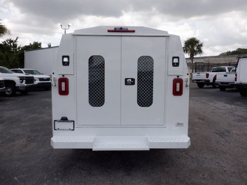 Used 2018 Ford E-350 and Econoline 350 Super Duty RWD image 4