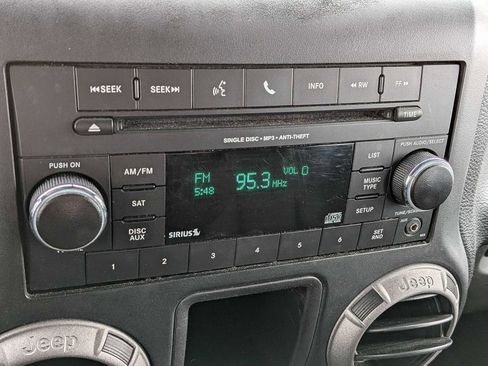 Used 2016 Jeep Wrangler Unlimited Sport w/ Connectivity Group image 25