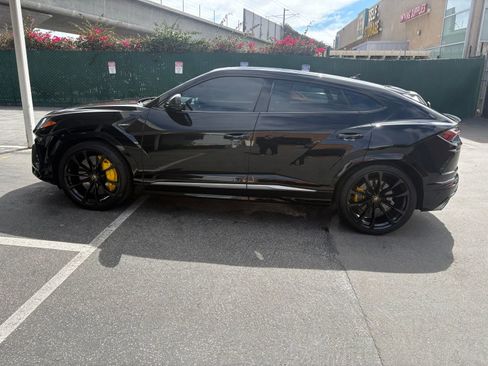 Used 2021 Lamborghini Urus AWD/4WD image 2