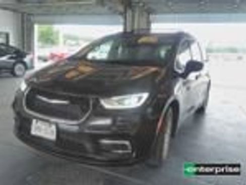 Used 2022 Chrysler Pacifica Touring-L FWD image 1