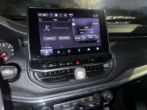 Used 2022 Jeep Compass Limited image 13