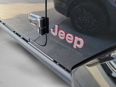Used 2023 Jeep Gladiator Rubicon w/ LED Lighting Group AWD/4WD image 30