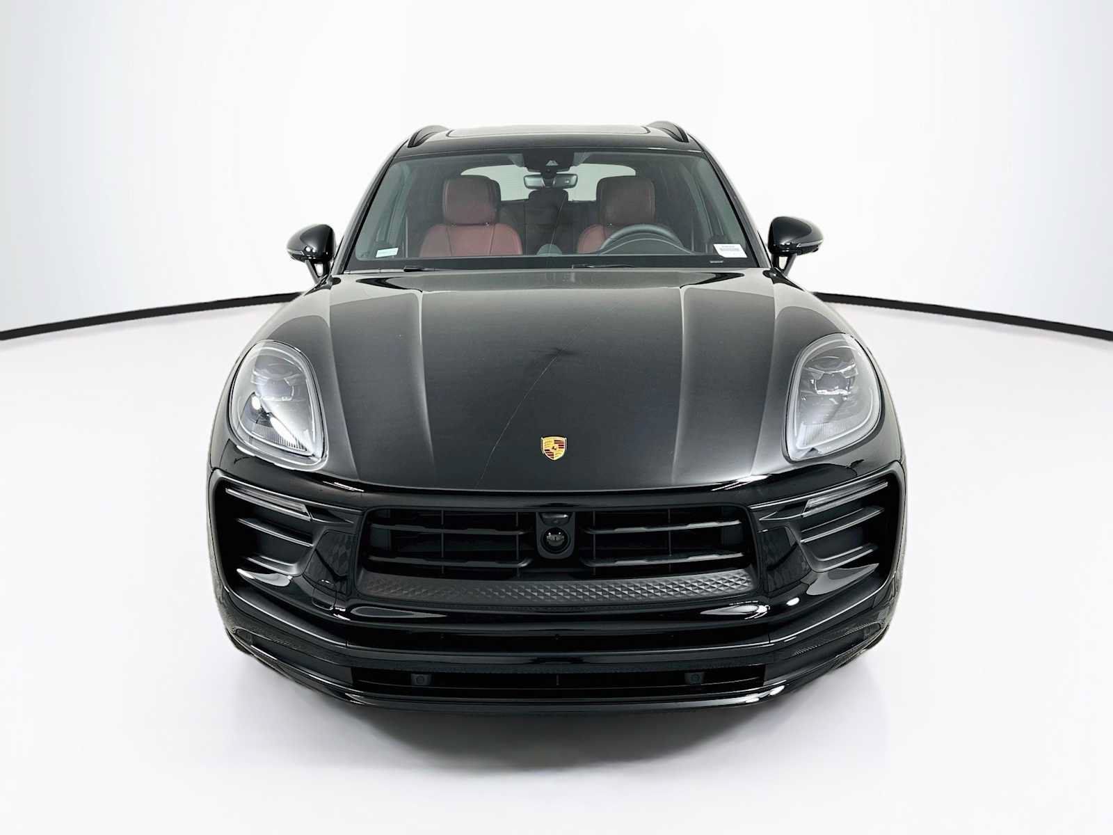 Certified 2025 Porsche Macan AWD/4WD image 6