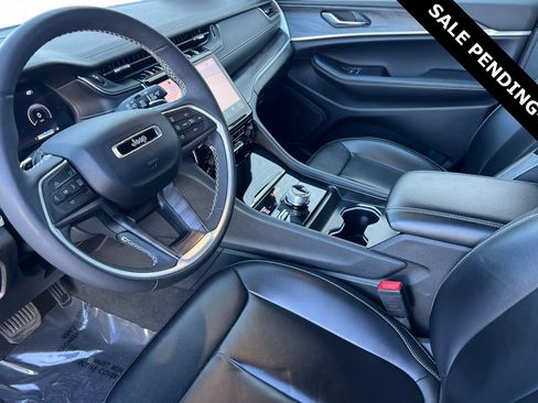 Used 2024 Jeep Grand Cherokee Limited image 11