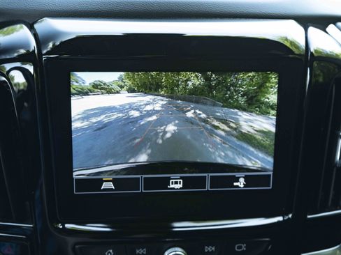 Used 2023 Chevrolet Traverse LT FWD image 30