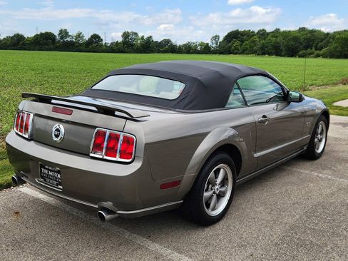 Used 2005 Ford Mustang GT RWD image 21