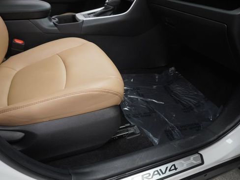 Used 2022 Toyota RAV4 XLE Premium image 51