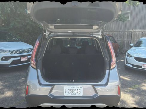 Used 2025 Kia Soul LX w/ LX Technology Package FWD image 29