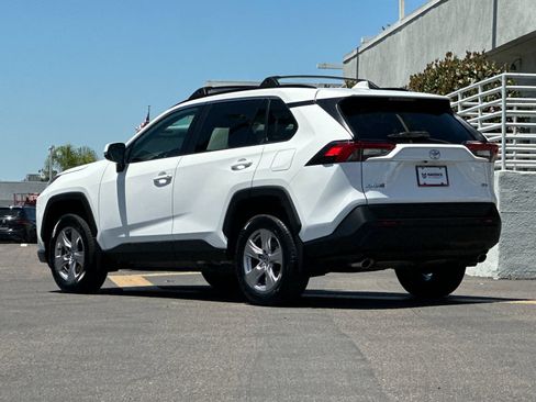Used 2022 Toyota RAV4 XLE w/ Convenience Package FWD image 3