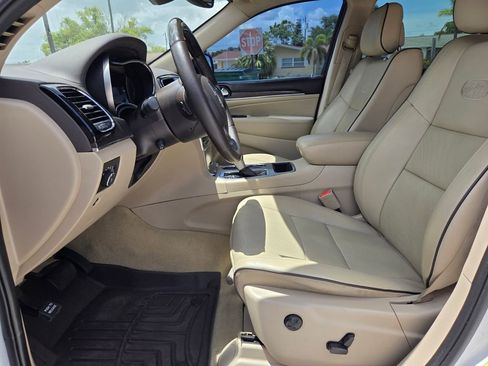Used 2021 Jeep Grand Cherokee Overland RWD image 13