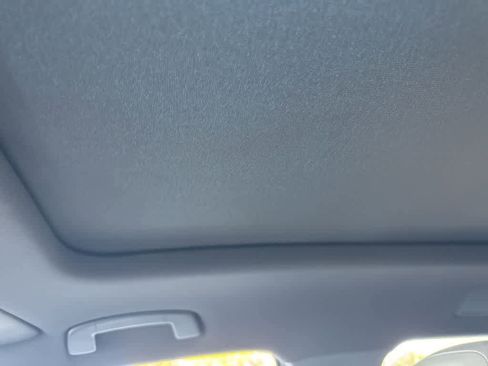 Used 2021 Volkswagen Tiguan SE R-Line image 20