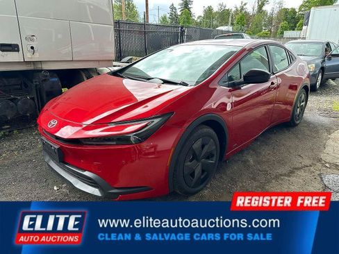 Used 2025 Toyota Prius LE AWD/4WD image 3