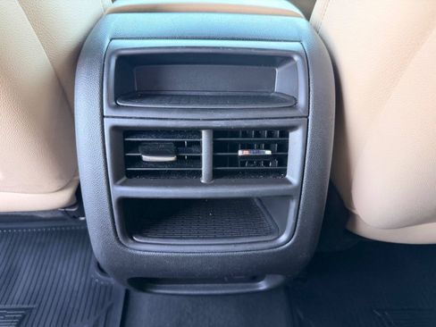 Used 2019 Cadillac XT5 FWD image 32