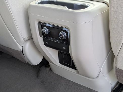 Used 2023 GMC Yukon XL Denali AWD/4WD image 33