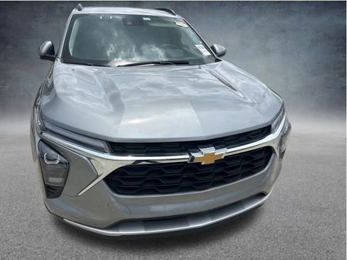 Used 2025 Chevrolet Trax LT w/ LT Convenience Package FWD image 6