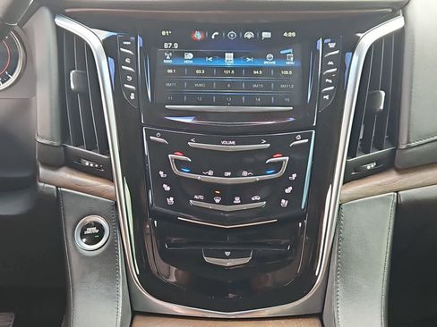 Used 2018 Cadillac Escalade ESV Premium Luxury image 28