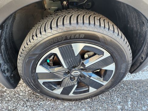 Used 2025 Nissan Kicks SV image 27