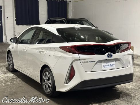Used 2017 Toyota Prius Prime Premium FWD image 4