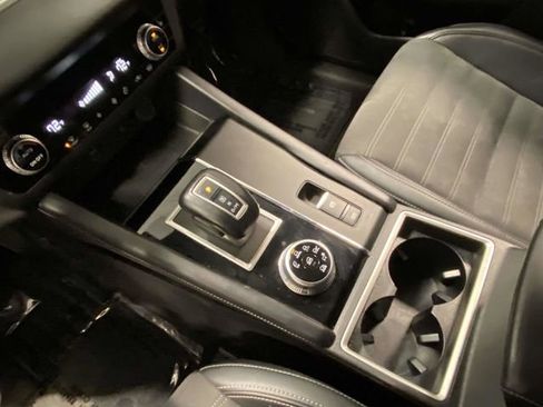 Used 2024 Mitsubishi Outlander SE image 18