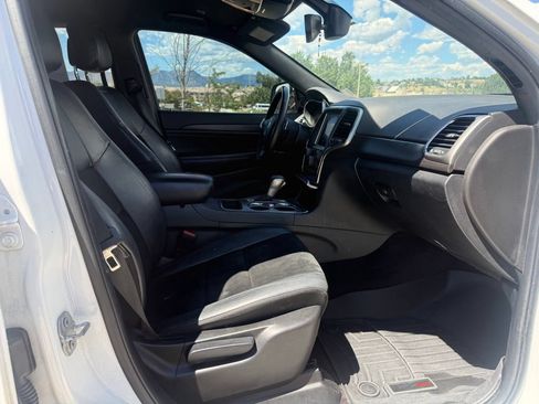 Used 2017 Jeep Grand Cherokee Altitude AWD/4WD image 26