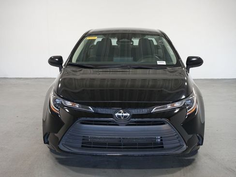 Used 2023 Toyota Corolla LE image 2