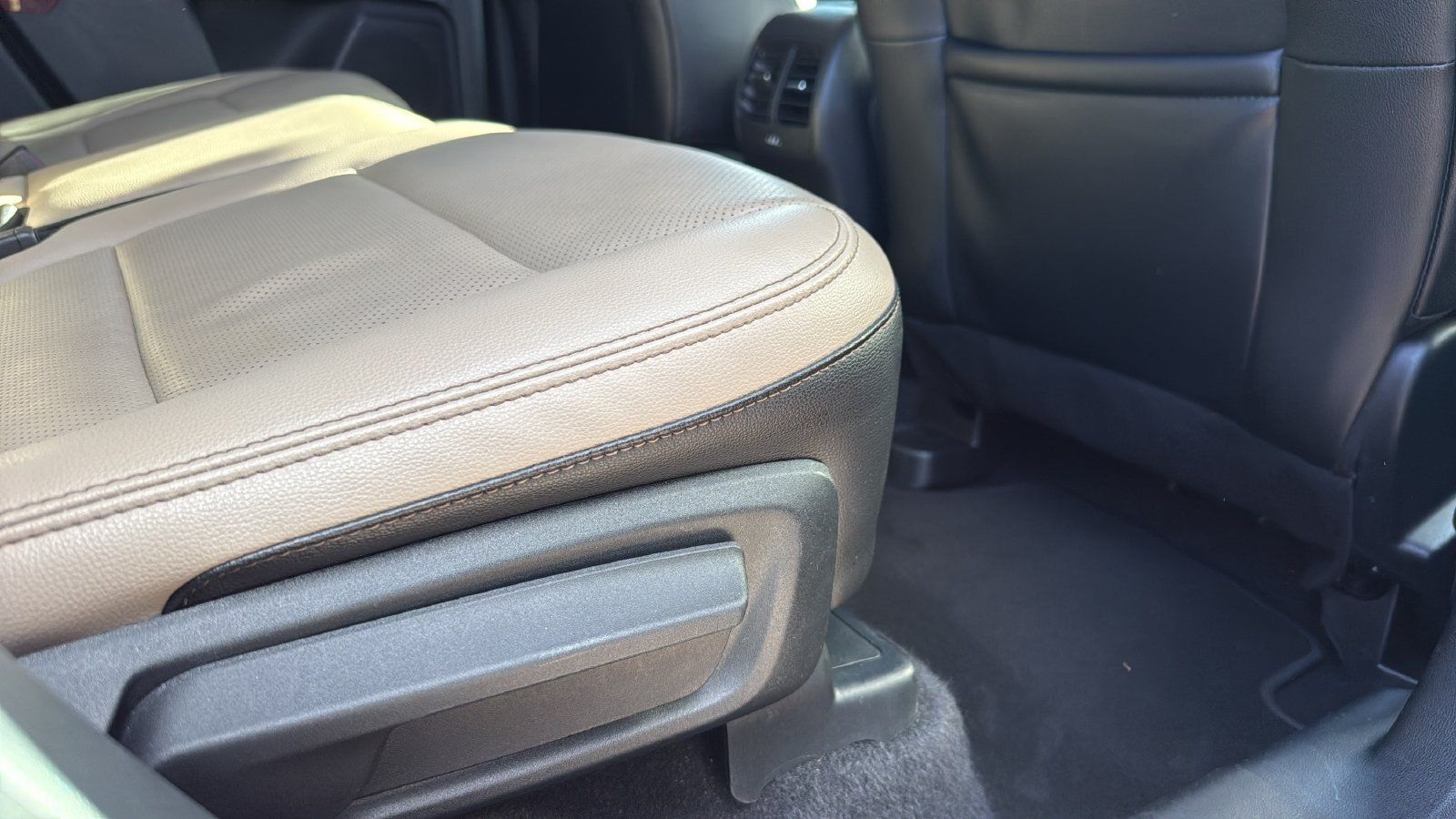 Used 2020 Ford Escape Titanium FWD image 24