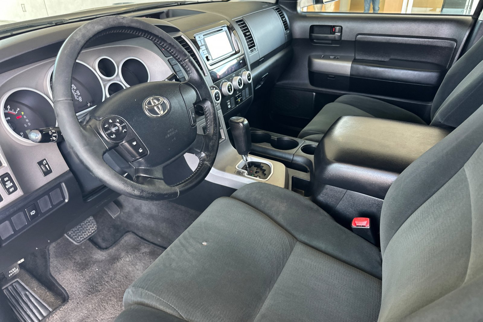 Used 2012 Toyota Sequoia SR5 w/ Sport Appearance Pkg RWD image 9