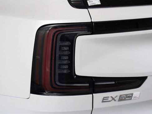 New 2025 Volvo EX90 Ultra image 14