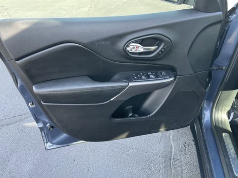 Used 2020 Jeep Cherokee Limited image 11